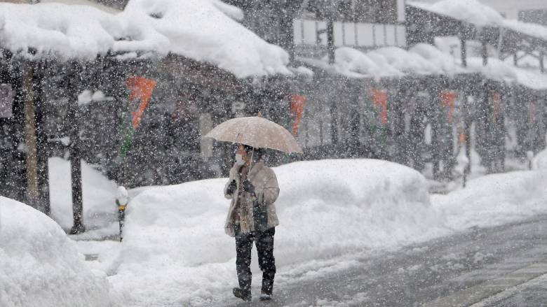 Ισχυρές χιονοπτώσεις στην Ιαπωνία - Σοβαρά προβλήματα στην κυκλοφορία