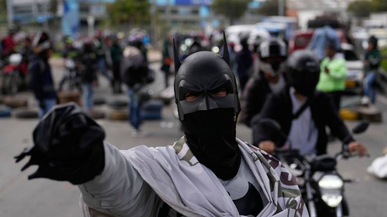 «Παρέμβαση» Μπάτμαν για την παρουσία ICE στο Super Bowl: «Να μην διατεθεί κανένας πόρος»