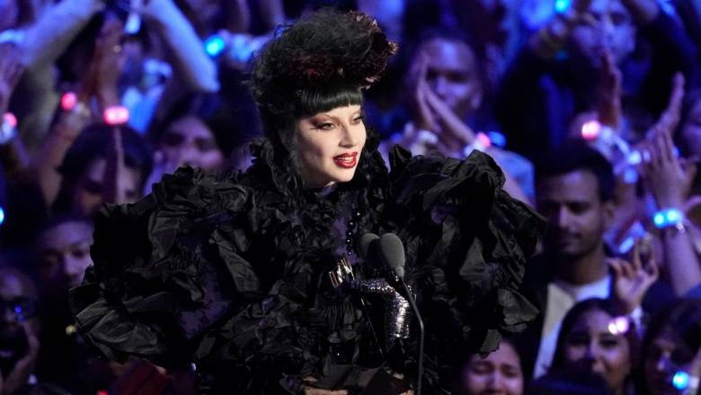 Lady Gaga: «Η σκέψη μου στη Μινεσότα» - Η συναισθηματικά φορτισμένη αφιέρωση από το Τόκιο
