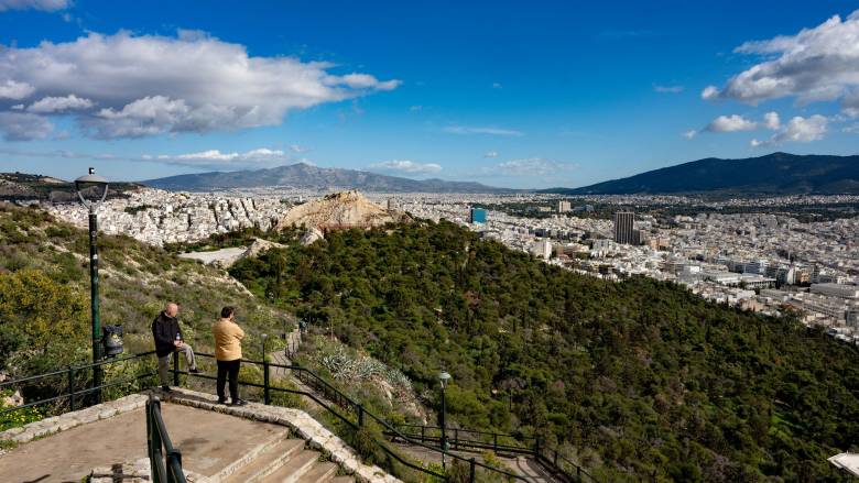 Αλκυονίδες μέρες πριν τις ισχυρές καταιγίδες - Βόλτες στον Λυκαβηττό για τους Αθηναίους