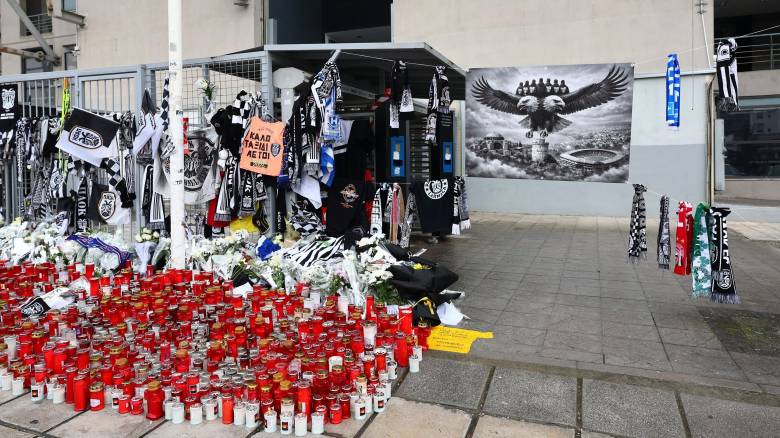 Θρήνος και οδύνη στις κηδείες των πέντε οπαδών του ΠΑΟΚ -  Κρίσιμη μάχη για τον 20χρονο τραυματία