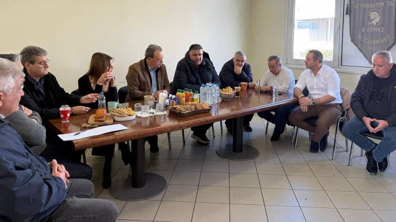 Φάμελλος: Η κυβέρνηση επιτίθεται εκδικητικά στον κλάδο των ταξί προς όφελος ιδιωτικών συμφερόντων