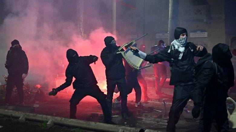 Επεισόδια στο Τορίνο: Συνελήφθη νεαρός για την επίθεση με σφυρί σε βάρος αστυνομικού