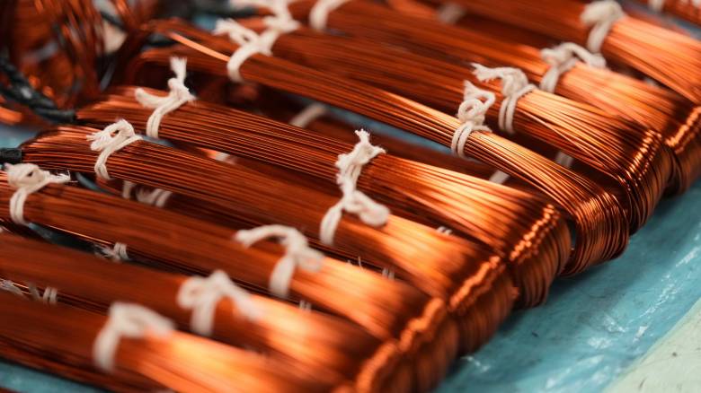 Βιομηχανία: Γιατί απειλείται από το ξέφρενο ράλι του χαλκού και πώς μπορεί να προστατευθεί   