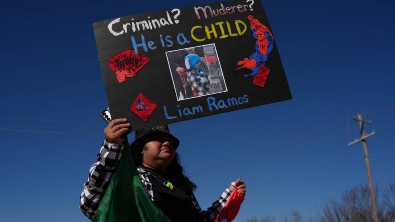 ΗΠΑ: Ελεύθερος αφέθηκε ο πεντάχρονος που συνελήφθη πριν από 10 ημέρες μαζί με τον πατέρα του