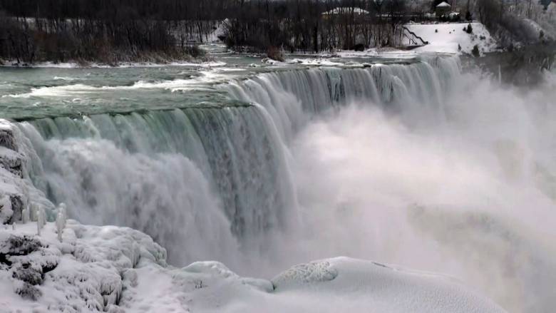 Πάγωσαν οι Καταρράκτες του Νιαγάρα - Το σπάνιο χειμερινό φαινόμενο που εντυπωσιάζει