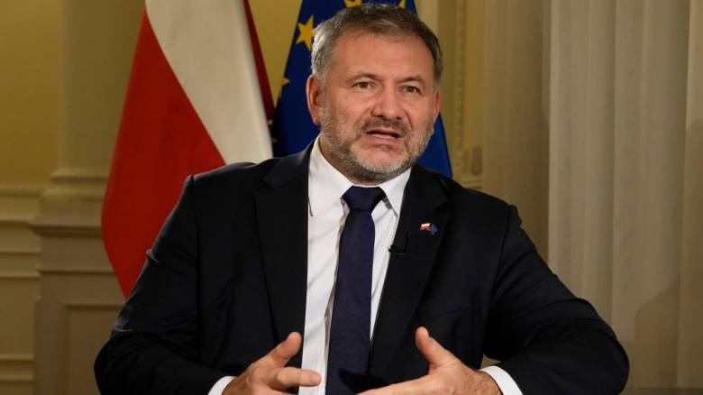 Πρόστιμο σε Πολωνό υπουργό γιατί ενώ οδηγούσε δεν έδωσε προτεραιότητα σε πεζή