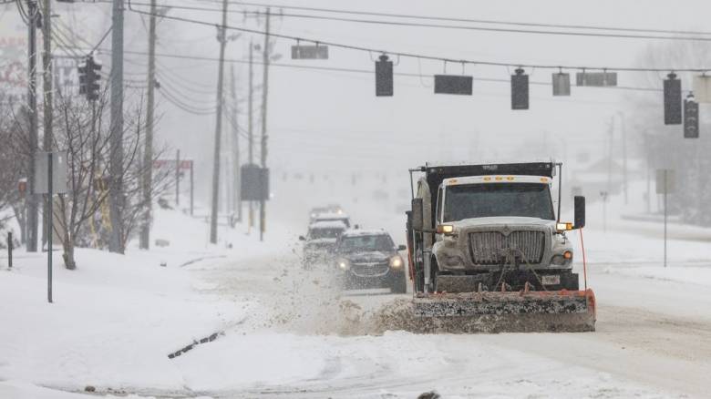 Χιονοθύελλα σαρώνει τις ΗΠΑ: Αλαλούμ στις συγκοινωνίες, πάγωσαν τα ινγκουάνα, πάνω από 1.000 τροχαία