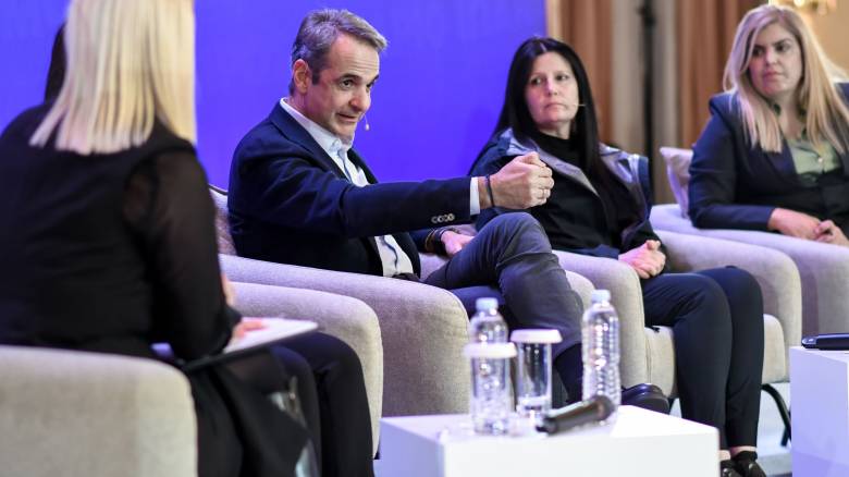 Μητσοτάκης: Φτάσαμε στις 560.000 νέες θέσεις εργασίας - «Παράθυρο» ένταξης υγειονομικών στα βαρέα