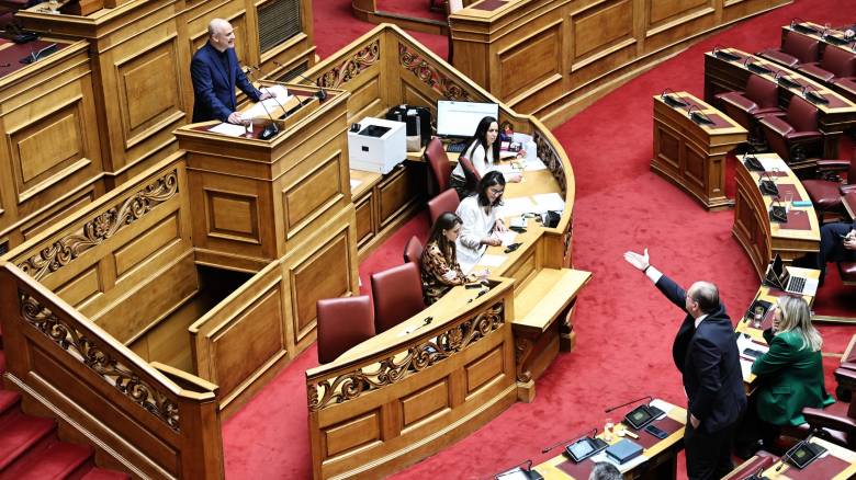 Νέα ένταση στη Βουλή για το πολύνεκρο ναυάγιο στη Χίο - Στο επίκεντρο η διαχείριση από το Λιμενικό