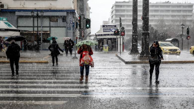 Κακοκαιρία: Ανεμοστρόβιλος στην Κέρκυρα, πλημμύρες στην Κεφαλονιά - Σήμερα η πιο βροχερή μέρα