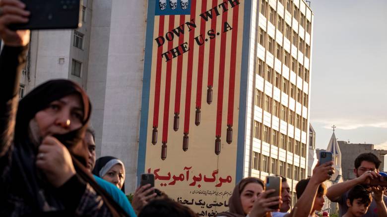 ΗΠΑ - Ιράν: Η σκληρή στάση της Τεχεράνης και η αβεβαιότητα για το στρατηγικό σχέδιο του Τραμπ