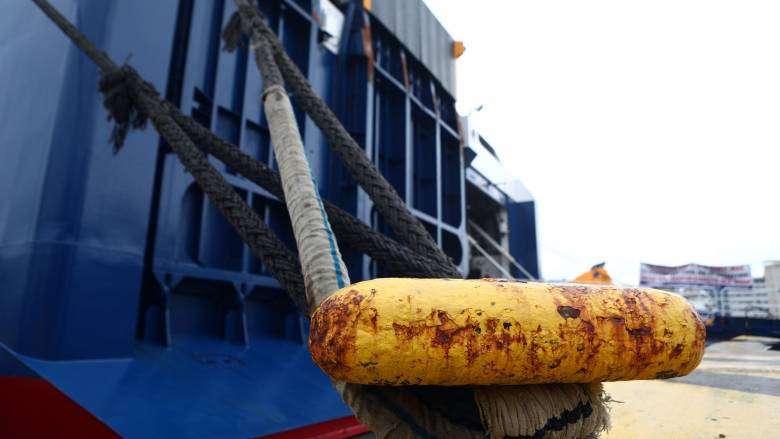 Δεμένα τα πλοία στο λιμάνι του Πειραιά σήμερα λόγω απεργίας