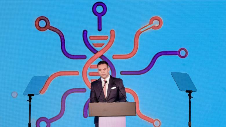 Ο Κασσελάκης... ξαναβαφτίζει το κόμμα του - Θα λέγεται «Δημοκράτες – Προοδευτικό Κέντρο»