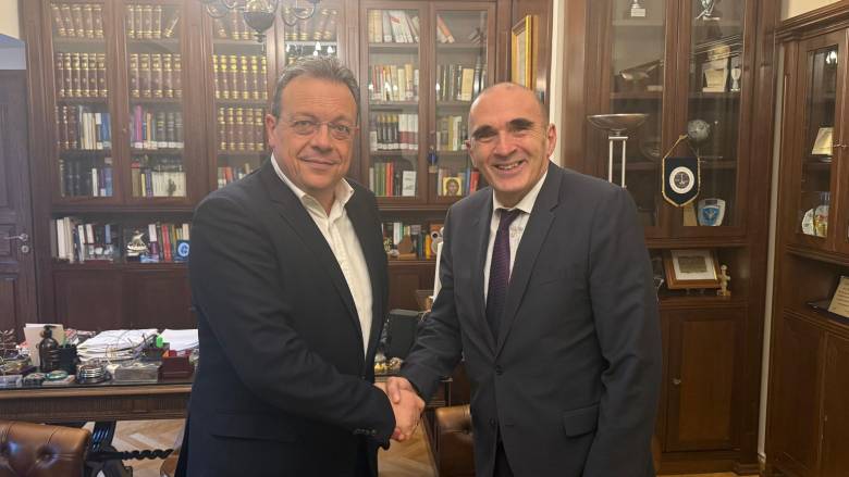 Συνάντηση Φάμελλου με πρόεδρο ΔΣΑ: Η αναθεωρητική Βουλή να διαμορφώσει νέο Σύνταγμα με συναινέσεις