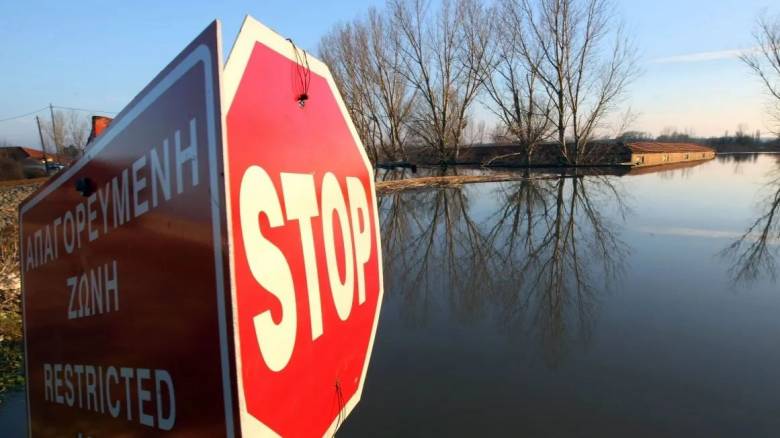 Παγωμένοι βρέθηκαν οι μετανάστες κοντά στον ποταμό Έβρο - Ξεπερνά τα έξι μέτρα το ύψος των υδάτων