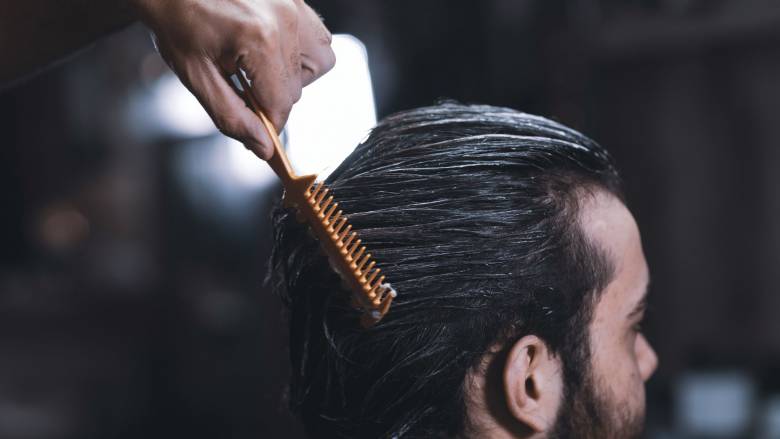 Πύλος: 25χρονος ξυλοκόπησε με γκλοπ τον κομμωτή του - Δεν του άρεσε το κούρεμα