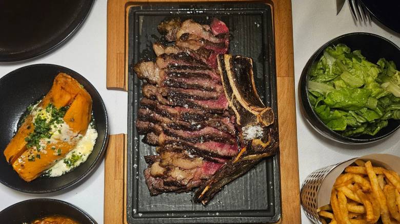 Τσικνοπέμπτη: Πέντε καρνιβορικά εστιατόρια για ορκισμένους meat lovers στο κέντρο της πόλης