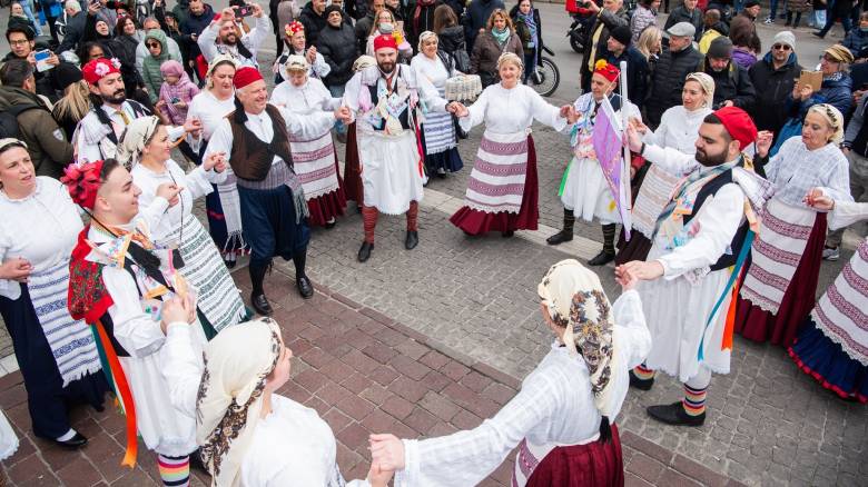 Tσικνοπέμπτη στη Βαρβάκειο - Δωρεάν παραδοσιακό τσίκνισμα από τον Δήμο Αθηναίων