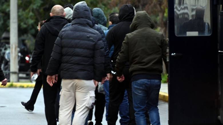 Κύκλωμα λαθραίων τσιγάρων: Στη φυλακή δύο από τους κατηγορούμενους