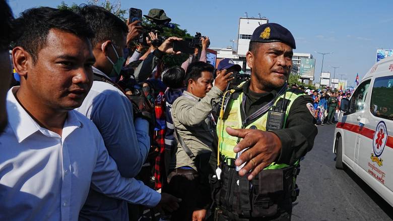 Συνελήφθη 18χρονος ένοπλος που εισέβαλε σε σχολείο της Ταϊλάνδης - Αφέθηκαν ελεύθεροι οι όμηροι