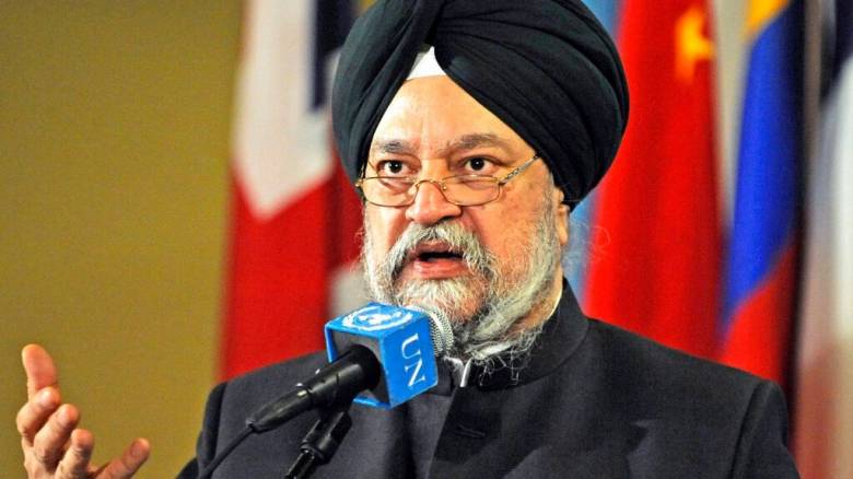 Ινδία: Ο υπουργός Πετρελαίου παραδέχτηκε τις «περιορισμένες» επαφές του με τον Τζέφρι Έπσταϊν