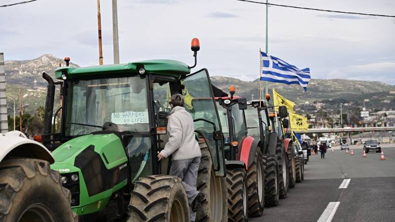 Στις Αφίδνες τα πρώτα τρακτέρ, είσοδος μόνο μετά από απολύμανση - Πώς θα κινηθούν στην Αθήνα