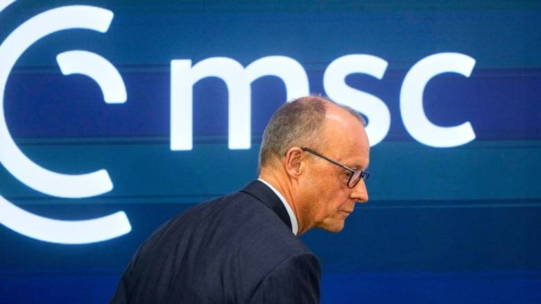 Δραματική έκκληση Μερτς: Προς την καταστροφή η διεθνής τάξη - Πρέπει να μιλήσουμε με τις ΗΠΑ