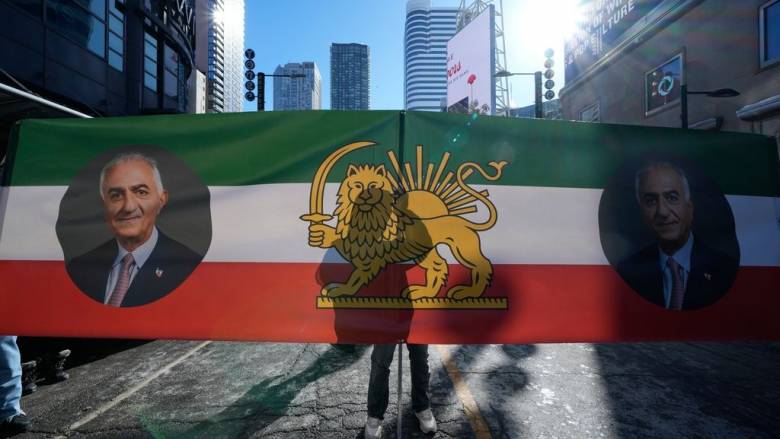 Ιράν: Ο Τραμπ στέλνει δεύτερο αεροπλανοφόρο στον Κόλπο – Κάλεσμα Παχλαβί σε διαδηλώσεις