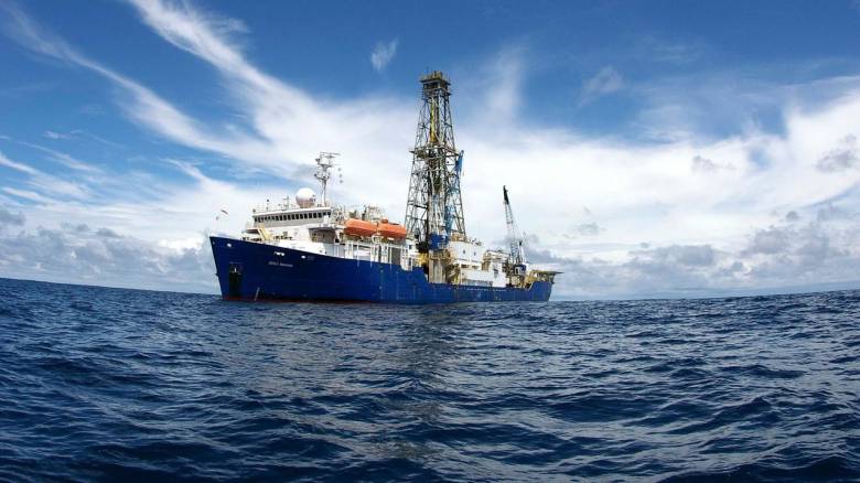 Επιστήμονες κατάφεραν να τρυπήσουν τόσο βαθιά που «μπήκαν» στον μανδύα της Γης