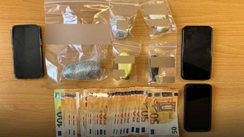 Τέσσερις συλλήψεις για διακίνηση ναρκωτικών μέσα σε φυλακές