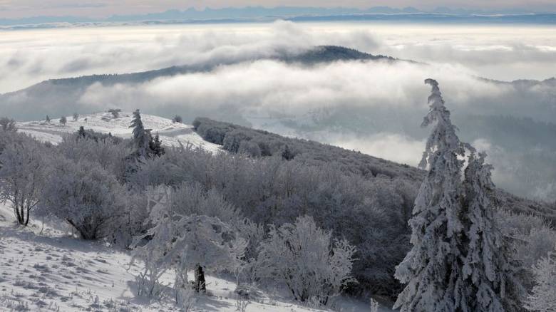 Μειώνονται οι πτήσεις προς το Παρίσι την Κυριακή λόγω χιονιού και παγετού
