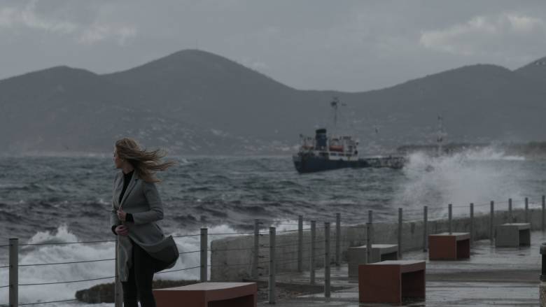 Ακυβέρνητο κρουαζιερόπλοιο στον Πειραιά - Αναστάτωση για πάνω από 2.000 επιβάτες