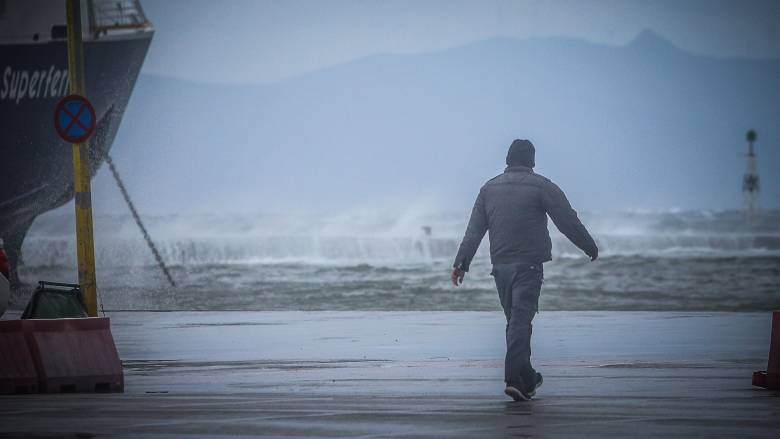 Θυελλώδεις άνεμοι σε Αλεξανδρούπολη, Σαμοθράκη:  Απαγόρευση κυκλοφορίας σε πεζούς και οχήματα