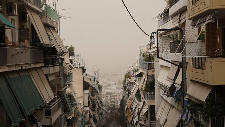 Συννεφιά και αφρικανική σκόνη έχουν «σκεπάσει» την Αθήνα - Πότε εξασθενεί το φαινόμενο