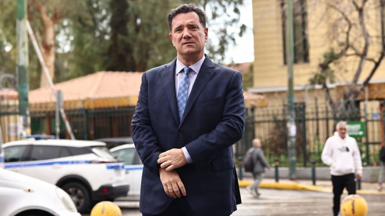 Μήνυση Γεωργιάδη σε Κωνσταντοπούλου: Εγώ τις καταθέτω ημέρα και φορώντας κουστούμι