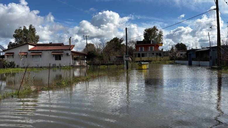 Το χωριό βυθισμένο στο νερό: Εικόνες από drone στο Βαρθολομιό μετά τις πλημμύρες από τον Πηνειό