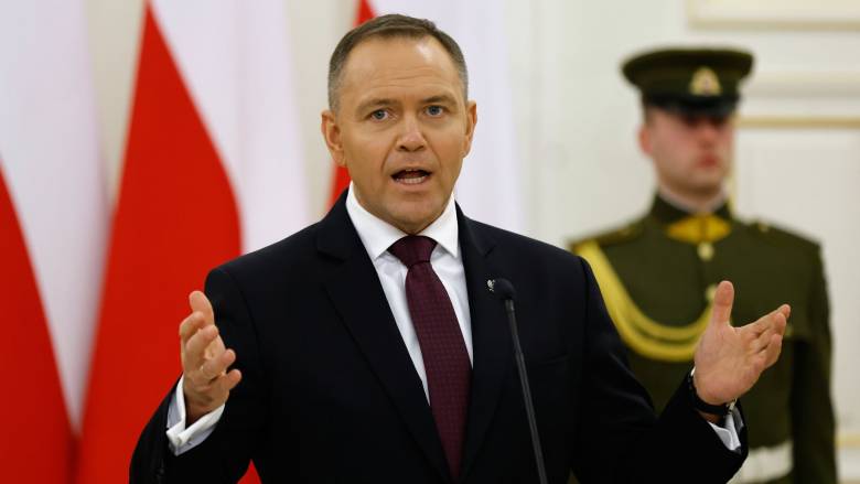 Πολωνία: Ο πρόεδρος Ναβρότσκι λέει πως η χώρα πρέπει να αποκτήσει το δικό της πυρηνικό οπλοστάσιο