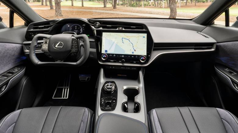 Τέλος για τα τιμόνια τύπου yoke που κάνουν τα αυτοκίνητα να θυμίζουν αεροσκάφη;