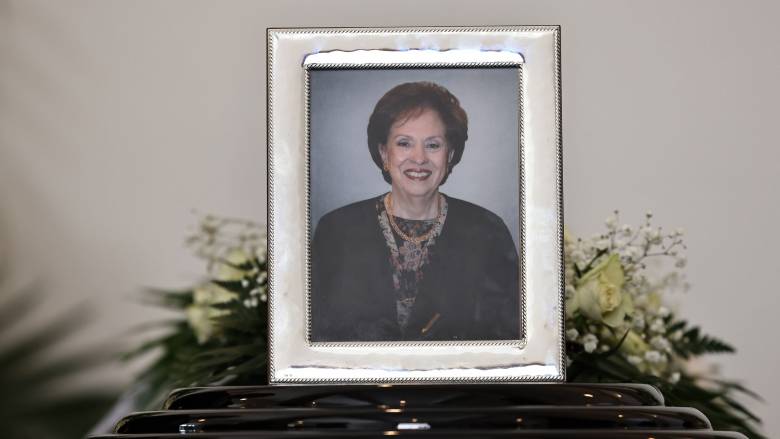 Ύστατο χαίρε στην Άννα Ψαρούδα Μπενάκη στο Α' Νεκροταφείο - Ποιοι έδωσαν το παρών