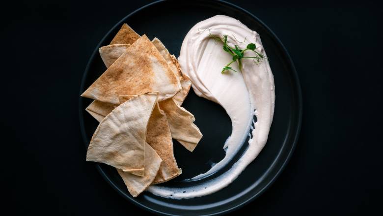 Καθαρά Δευτέρα: Οκτώ ταραμοσαλάτες που ξεχωρίσαμε πρωταγωνιστούν στο σαρακοστιανό τραπέζι