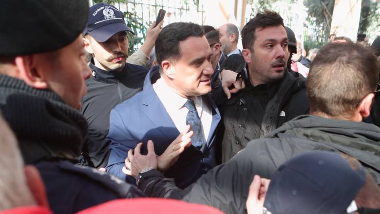 Γεωργιάδης για επεισόδια έξω από το Κρατικό Νίκαιας: «Κινδύνευσε η σωματική μου ακεραιότητα»