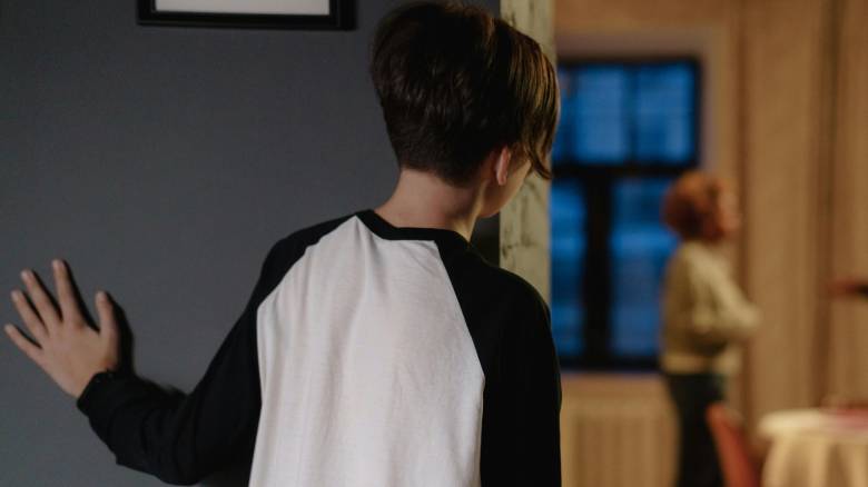 Θεσσαλονίκη: Ελεύθερη με όρους η 56χρονη που κατηγορήθηκε ότι κακοποιούσε ανήλικο από εννέα ετών