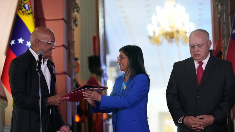 Η Ντέλσι Ροντρίγκεζ υπέγραψε νόμο αμνηστίας για πολιτικούς κρατούμενους στη Βενεζουέλα