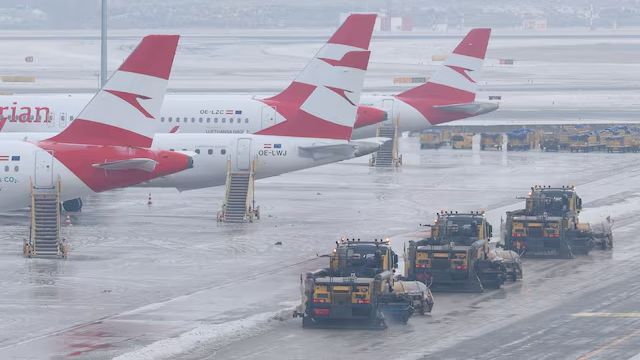 Αυστρία: Στο σκοτάδι 30.000 νοικοκυριά λόγω χιονιά - Προβλήματα σε 230 πτήσεις