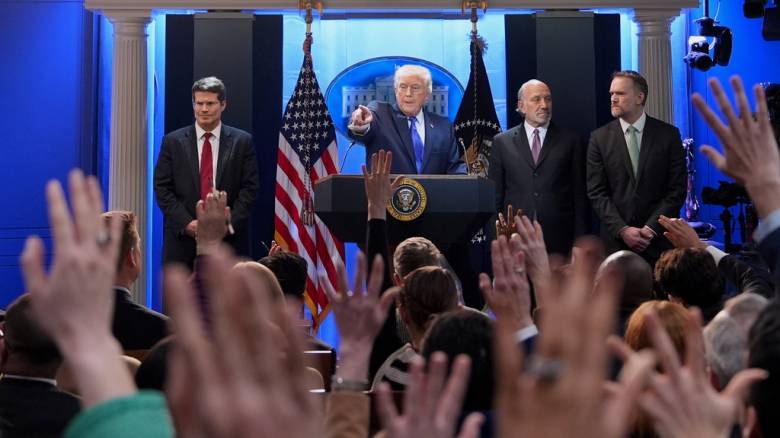 Γιατί ο Τραμπ δεν κάνει πίσω για τους δασμούς: Ποια τα ενναλακτικά εργαλεία μετά το δικαστικό μπλόκο