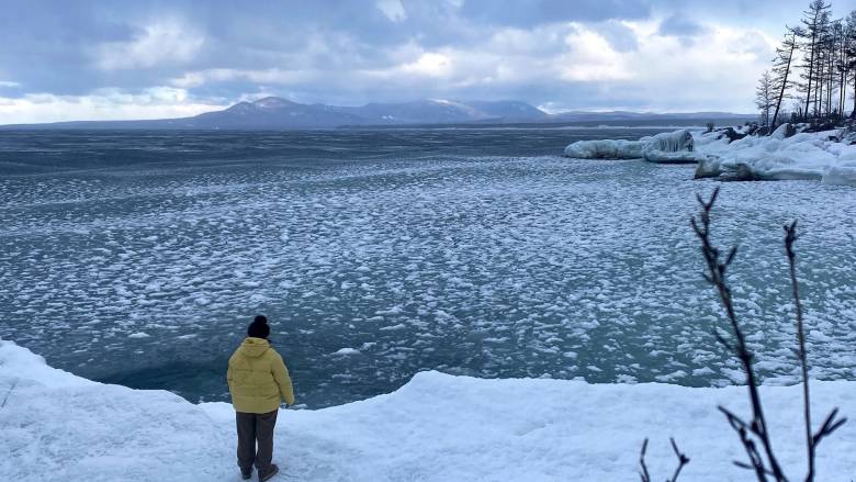 Καρέ καρέ η επιχείρηση των Ρώσων για την ανάσυρση οκτώ σορών από τη λίμνη Βαϊκάλη