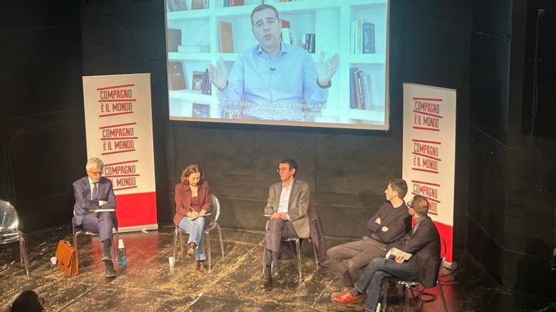 Τσίπρας από Ιταλία: Οι προοδευτικές δυνάμεις πρέπει να αντισταθούμε