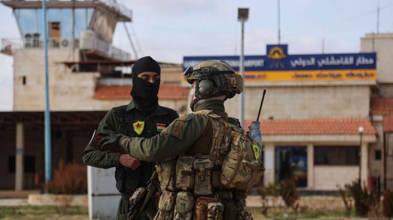 Συρία: Οι Κούρδοι παρέδωσαν στις συριακές αρχές το αεροδρόμιο του Καμισλί