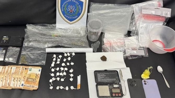 «Χτύπημα» σε κύκλωμα ναρκωτικών: 23χρονος είχε στήσει εργαστήρια κοκαΐνης σε Αργυρόπουλη και Ραφήνα